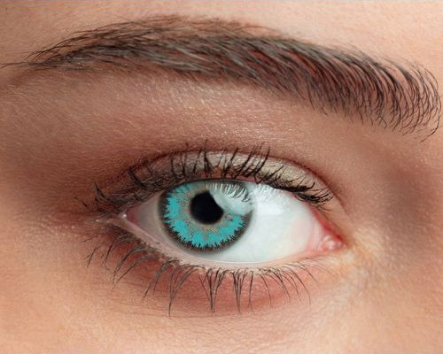 Lentilles de contact bleues Queen's Trilogy Ocean – effet océan profond sur l’œil